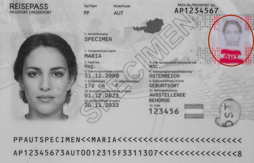 Datenseite des österreichischen Reisepass mit hervorgehobenem Wechselbild rechts oben