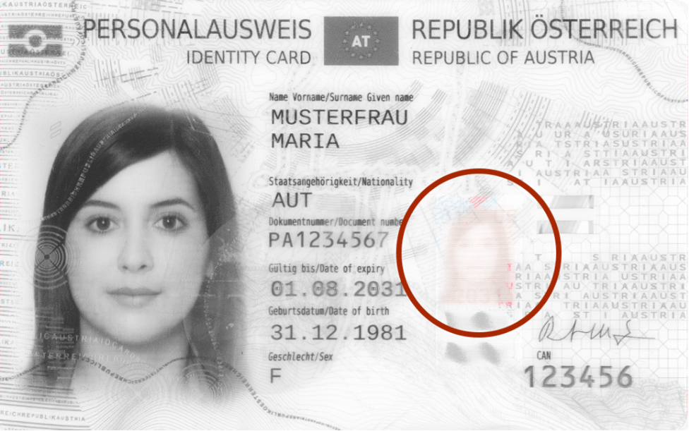 Vorderseite des österreichischen Personalausweises mit hervorgehobenem Wechselbild in der Mitte